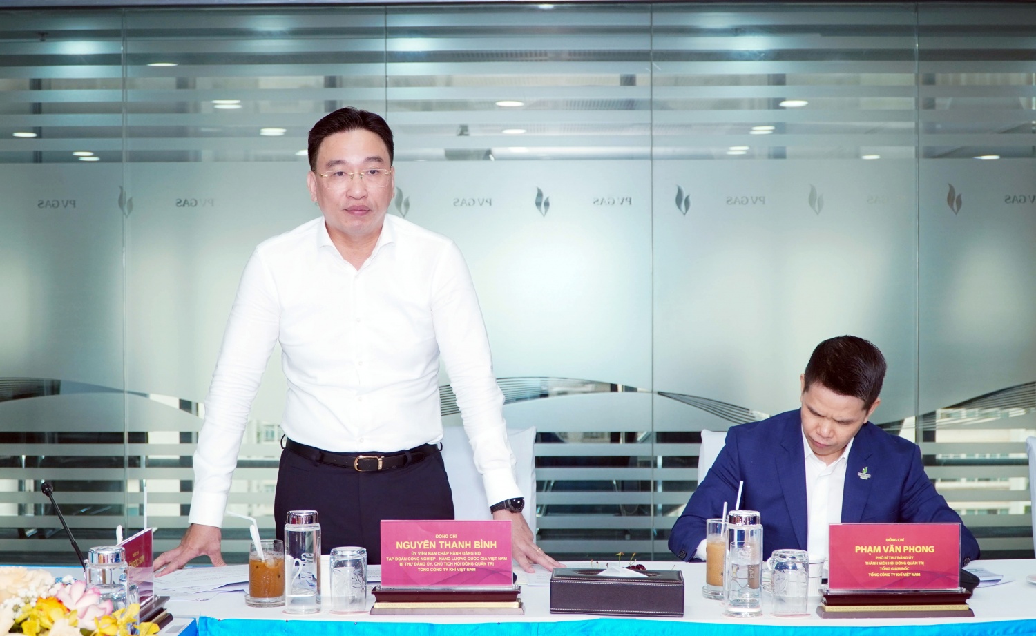 Bí thư Đảng ủy, Chủ tịch HĐQT PV GAS Nguyễn Thanh Bình báo cáo tại buổi làm việc